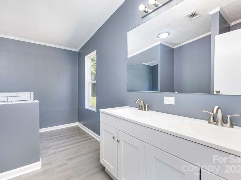 4750 Enochville Road, Kannapolis, NC 28081.  MLS# CAR4261423, YatesRealty ID 14943. 