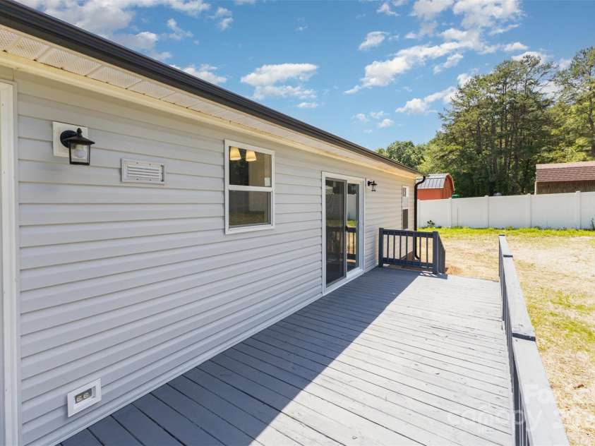 4750 Enochville Road, Kannapolis, NC 28081.  MLS# CAR4261423, YatesRealty ID 14943. 