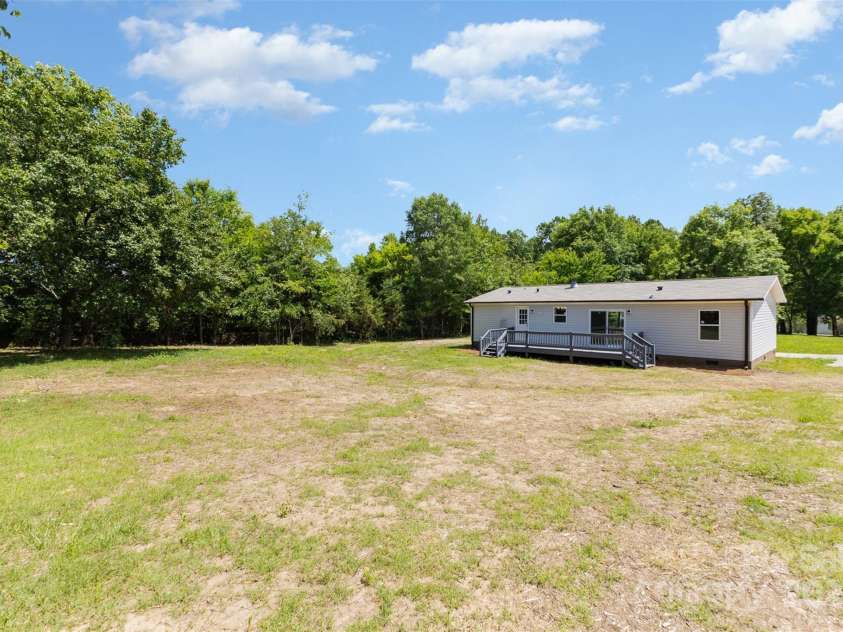 4750 Enochville Road, Kannapolis, NC 28081.  MLS# CAR4261423, YatesRealty ID 14943. 