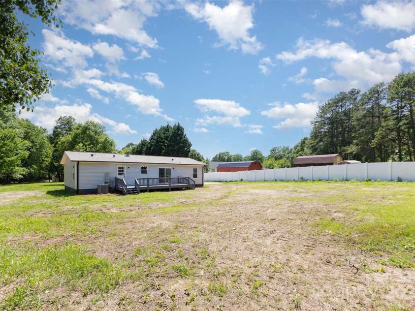 4750 Enochville Road, Kannapolis, NC 28081.  MLS# CAR4261423, YatesRealty ID 14943. 