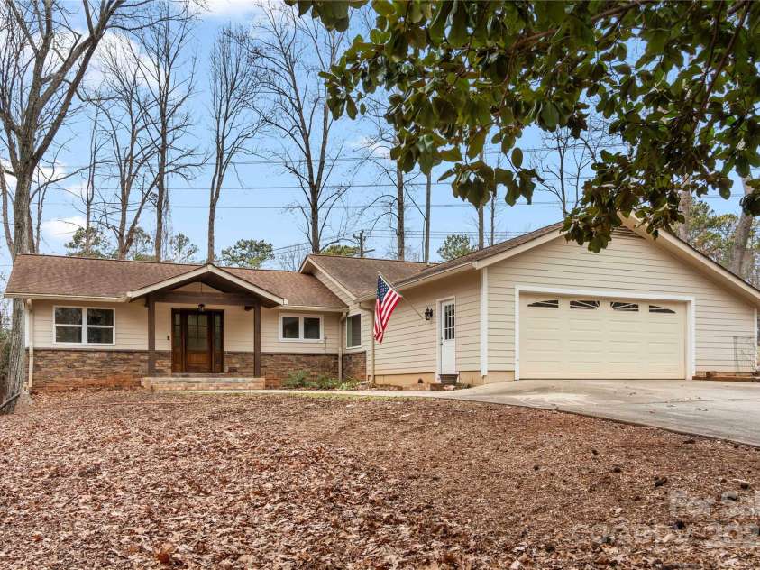 64 Timberidge Drive, Lake Wylie, SC 29710.  MLS# CAR4257751, YatesRealty ID 14944. 