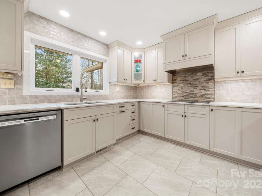 64 Timberidge Drive, Lake Wylie, SC 29710.  MLS# CAR4257751, YatesRealty ID 14944. 