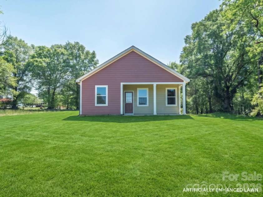 2016 Willis Drive, Shelby, NC 28152.  MLS# CAR4372059, YatesRealty ID 14945. 