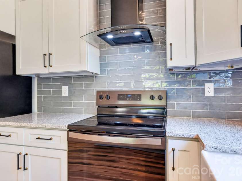 2016 Willis Drive, Shelby, NC 28152.  MLS# CAR4372059, YatesRealty ID 14945. 