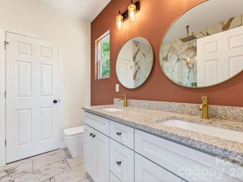 2016 Willis Drive, Shelby, NC 28152.  MLS# CAR4372059, YatesRealty ID 14945. 