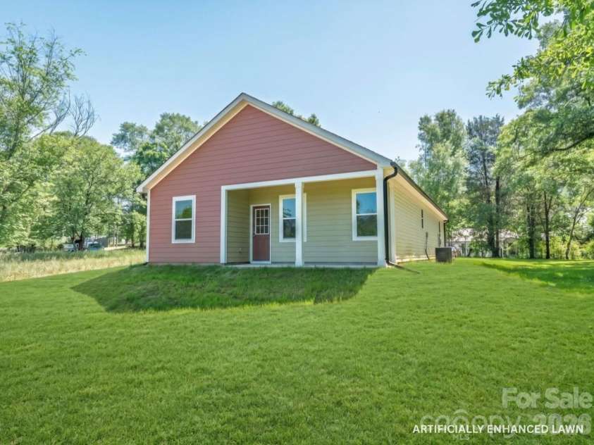 2016 Willis Drive, Shelby, NC 28152.  MLS# CAR4372059, YatesRealty ID 14945. 
