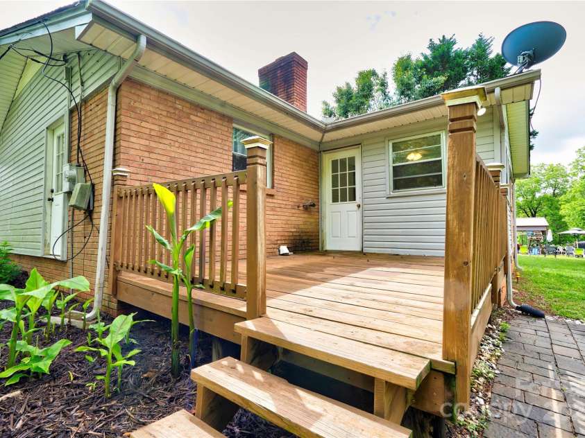 504 Forest Ridge Drive, Shelby, NC 28152.  MLS# CAR4258867, YatesRealty ID 14945. Back Deck