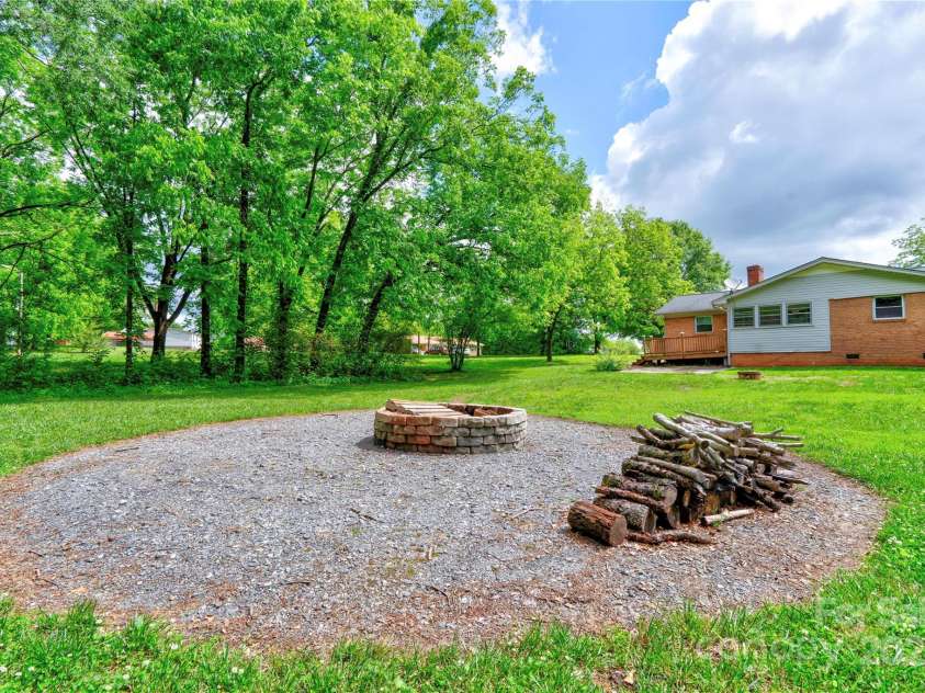 504 Forest Ridge Drive, Shelby, NC 28152.  MLS# CAR4258867, YatesRealty ID 14945. Back Yard/Firepit