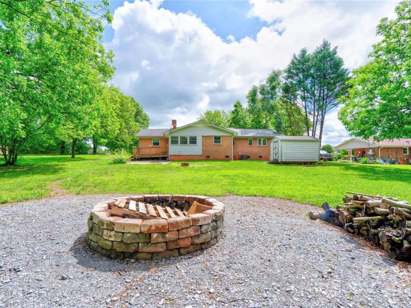 504 Forest Ridge Drive, Shelby, NC 28152.  MLS# CAR4258867, YatesRealty ID 14945. Back Yard/Firepit