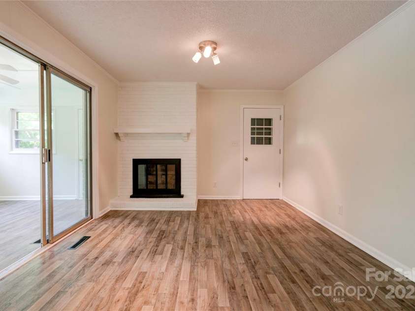 504 Forest Ridge Drive, Shelby, NC 28152.  MLS# CAR4258867, YatesRealty ID 14945. Dining Room