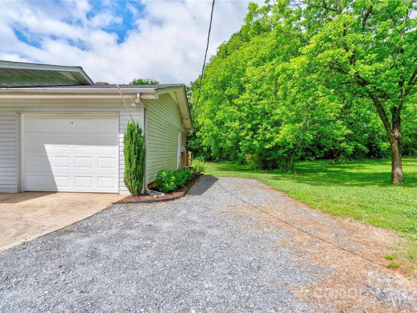 504 Forest Ridge Drive, Shelby, NC 28152.  MLS# CAR4258867, YatesRealty ID 14945. Extra Parking