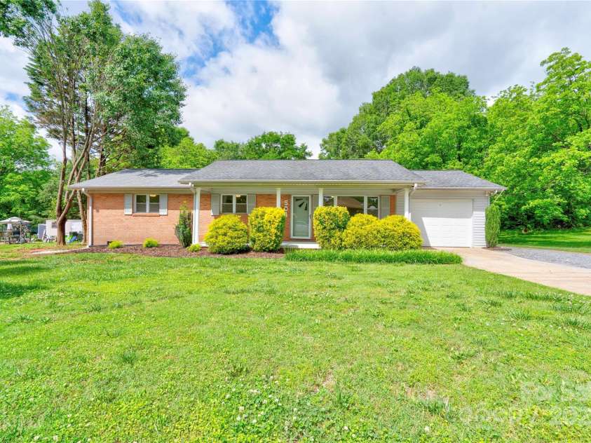 504 Forest Ridge Drive, Shelby, NC 28152.  MLS# CAR4258867, YatesRealty ID 14945. Front