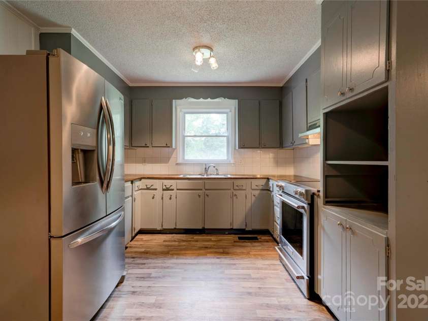 504 Forest Ridge Drive, Shelby, NC 28152.  MLS# CAR4258867, YatesRealty ID 14945. Kitchen