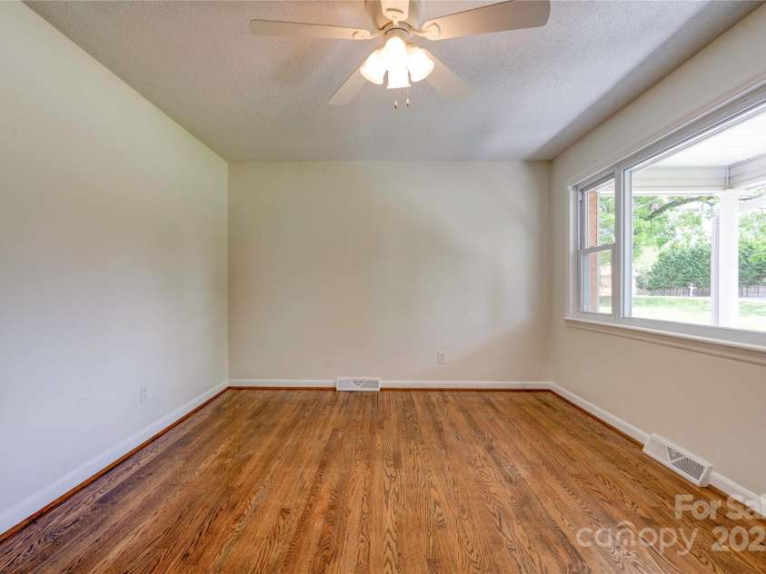 504 Forest Ridge Drive, Shelby, NC 28152.  MLS# CAR4258867, YatesRealty ID 14945. Living Room