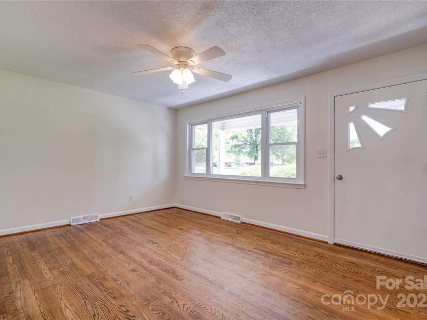 504 Forest Ridge Drive, Shelby, NC 28152.  MLS# CAR4258867, YatesRealty ID 14945. Living Room