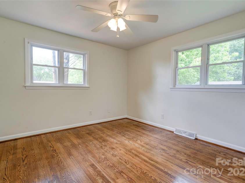 504 Forest Ridge Drive, Shelby, NC 28152.  MLS# CAR4258867, YatesRealty ID 14945. Primary Bedroom