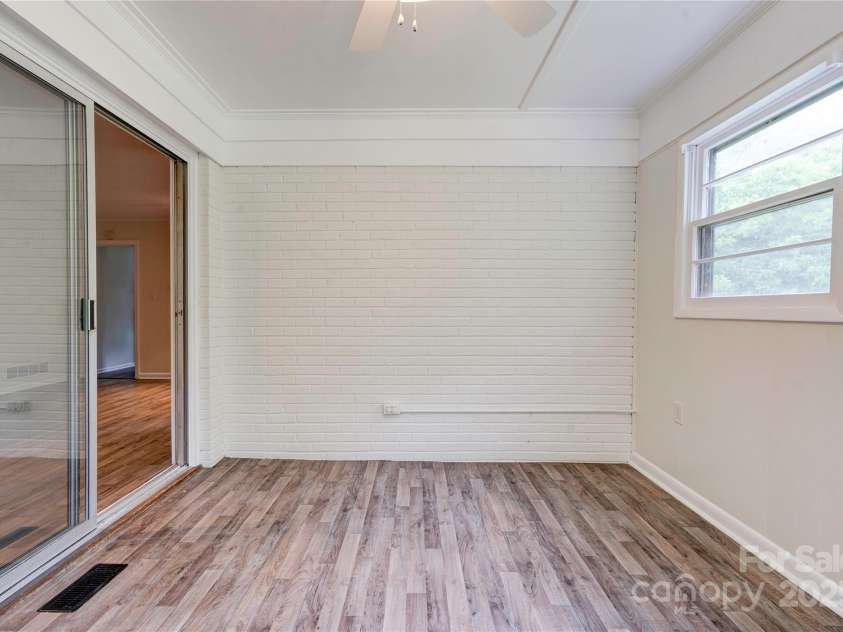 504 Forest Ridge Drive, Shelby, NC 28152.  MLS# CAR4258867, YatesRealty ID 14945. Sunroom