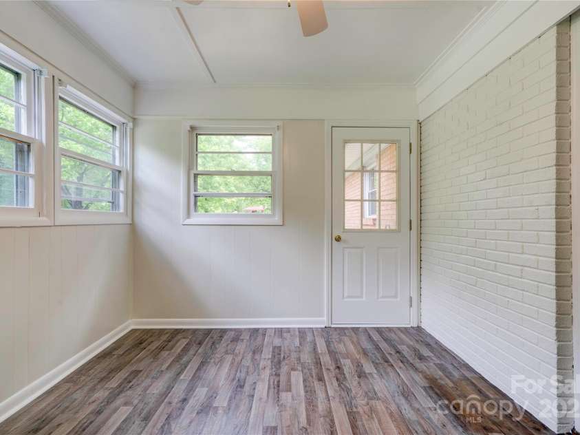 504 Forest Ridge Drive, Shelby, NC 28152.  MLS# CAR4258867, YatesRealty ID 14945. Sunroom