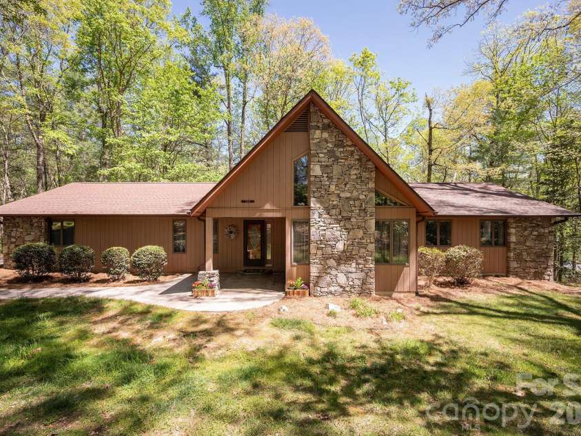 114 Timber Creek Road, Laurel Park, NC 28739.  MLS# CAR4371818, YatesRealty ID 14946. Stunning Laurel Park Home!