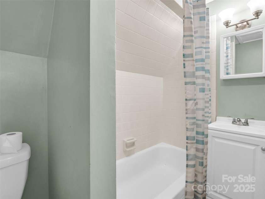 2069 Pot Shoals Road, Saluda, NC 28773.  MLS# CAR4216545, YatesRealty ID 14946. Upstairs Second Full Bathroom