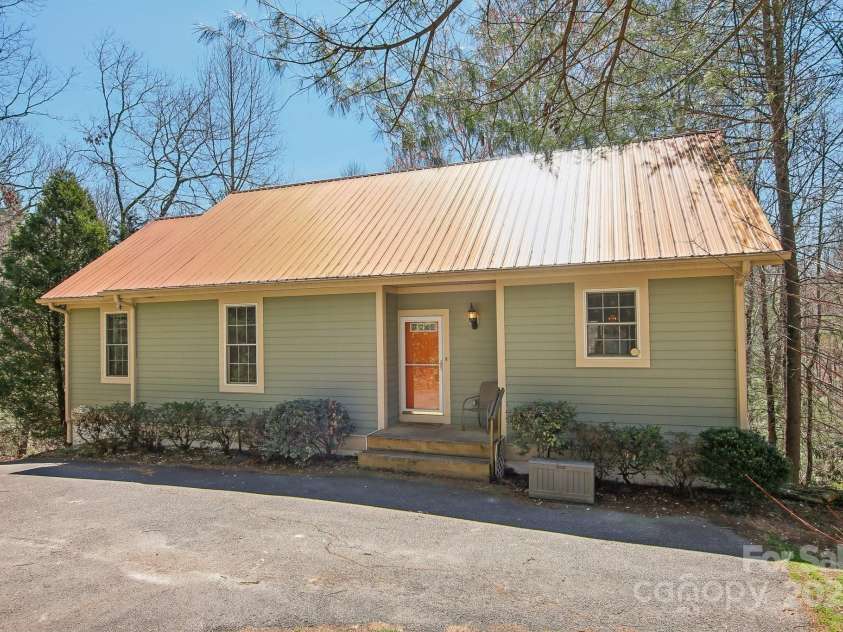 25 Sunset View Drive, Horse Shoe, NC 28742.  MLS# CAR4240179, YatesRealty ID 14948. 