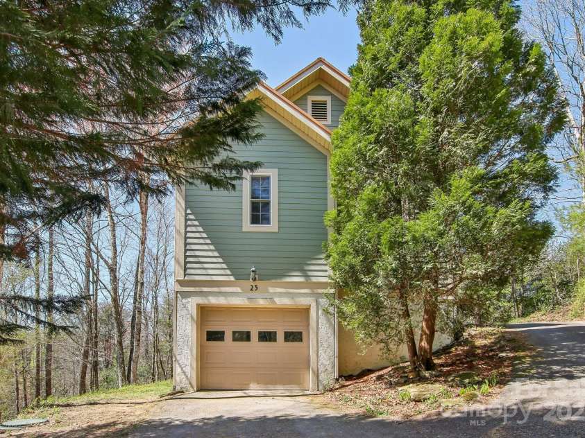 25 Sunset View Drive, Horse Shoe, NC 28742.  MLS# CAR4240179, YatesRealty ID 14948. 