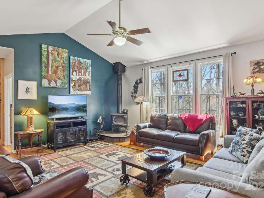 25 Sunset View Drive, Horse Shoe, NC 28742.  MLS# CAR4240179, YatesRealty ID 14948. 