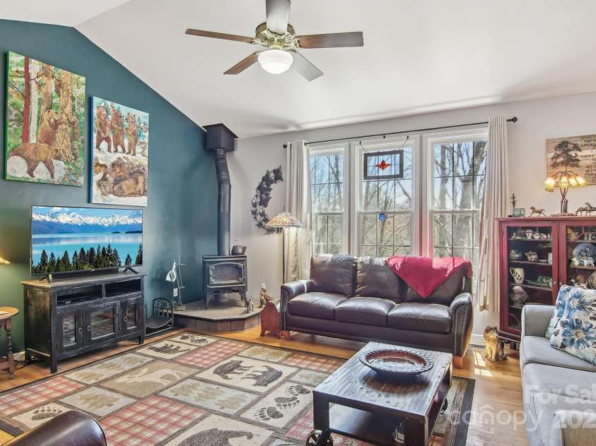 25 Sunset View Drive, Horse Shoe, NC 28742.  MLS# CAR4240179, YatesRealty ID 14948. 