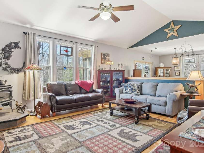 25 Sunset View Drive, Horse Shoe, NC 28742.  MLS# CAR4240179, YatesRealty ID 14948. 