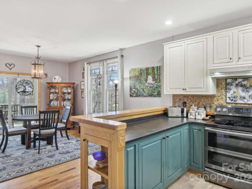 25 Sunset View Drive, Horse Shoe, NC 28742.  MLS# CAR4240179, YatesRealty ID 14948. 