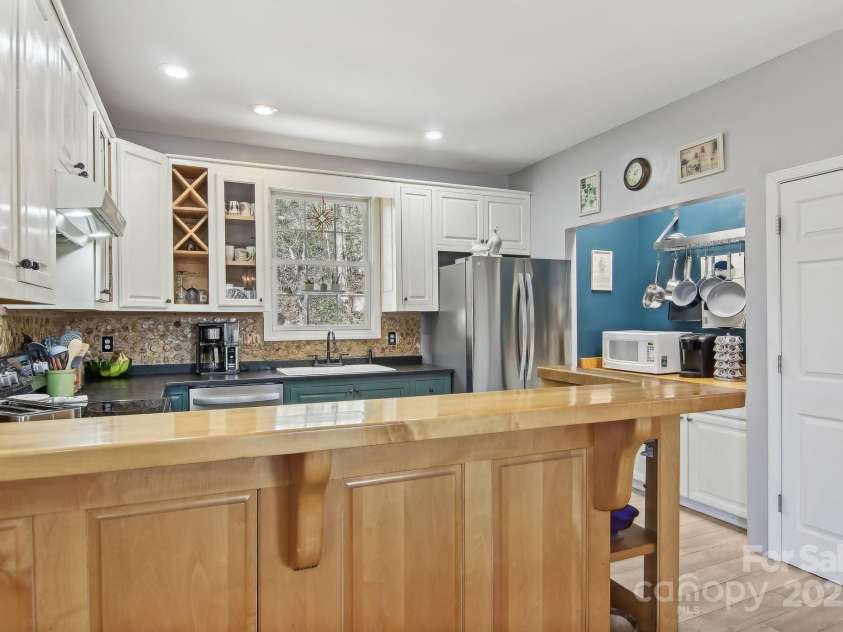 25 Sunset View Drive, Horse Shoe, NC 28742.  MLS# CAR4240179, YatesRealty ID 14948. 