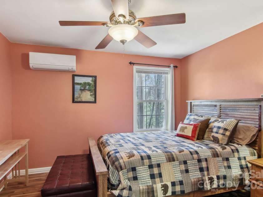25 Sunset View Drive, Horse Shoe, NC 28742.  MLS# CAR4240179, YatesRealty ID 14948. 