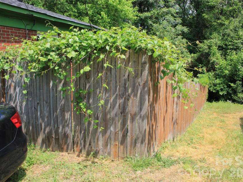 612 Miller Street, Charlotte, NC 28203.  MLS# CAR4373827, YatesRealty ID 14948. 