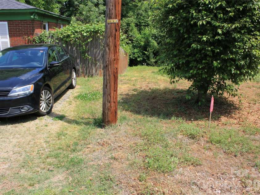 612 Miller Street, Charlotte, NC 28203.  MLS# CAR4373827, YatesRealty ID 14948. 