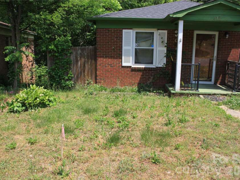 612 Miller Street, Charlotte, NC 28203.  MLS# CAR4373827, YatesRealty ID 14948. 