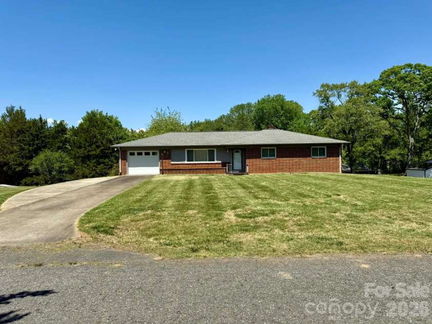 3195 Westview Street, Valdese, NC 28690.  MLS# CAR4372995, YatesRealty ID 14949. 