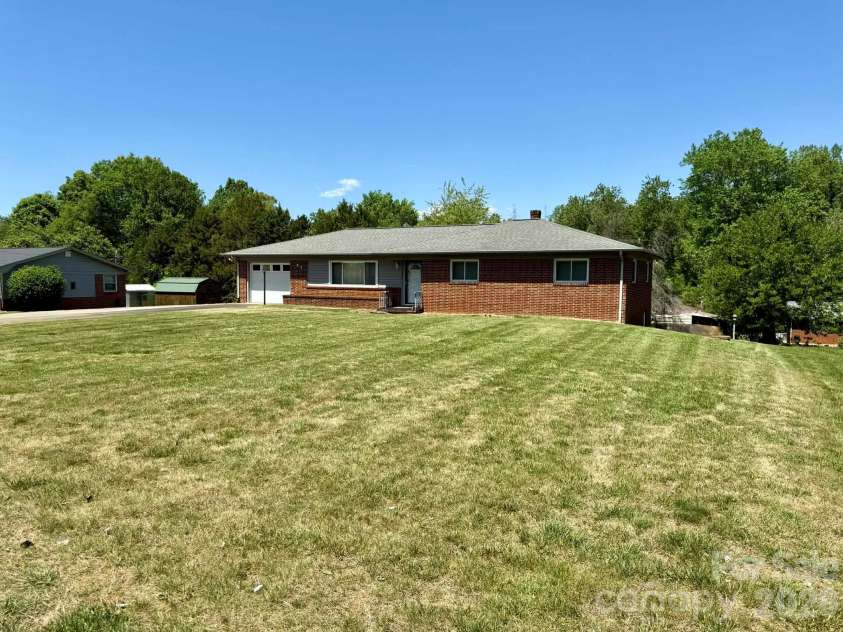 3195 Westview Street, Valdese, NC 28690.  MLS# CAR4372995, YatesRealty ID 14949. 