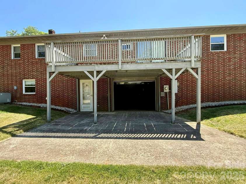 3195 Westview Street, Valdese, NC 28690.  MLS# CAR4372995, YatesRealty ID 14949. 