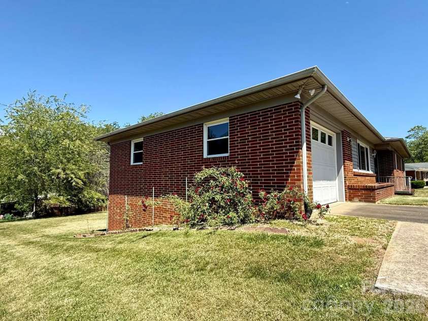 3195 Westview Street, Valdese, NC 28690.  MLS# CAR4372995, YatesRealty ID 14949. 
