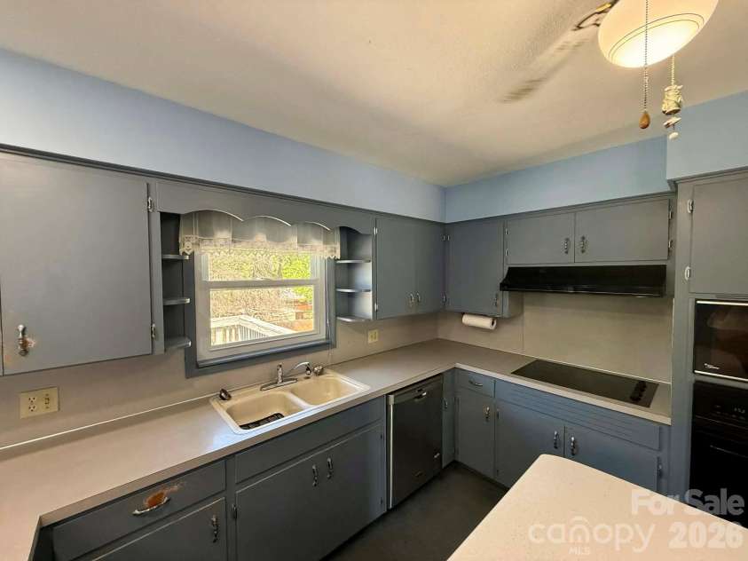 3195 Westview Street, Valdese, NC 28690.  MLS# CAR4372995, YatesRealty ID 14949. 