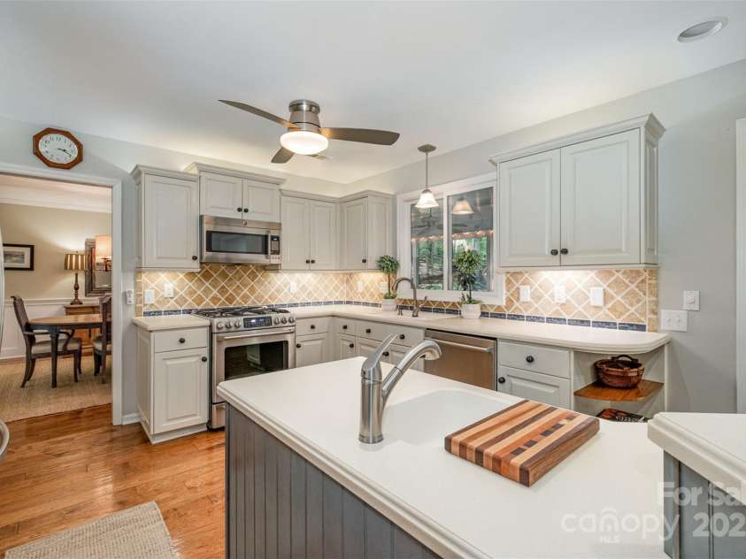8700 Thornbury Lane, Huntersville, NC 28078.  MLS# CAR4259824, YatesRealty ID 14949. 