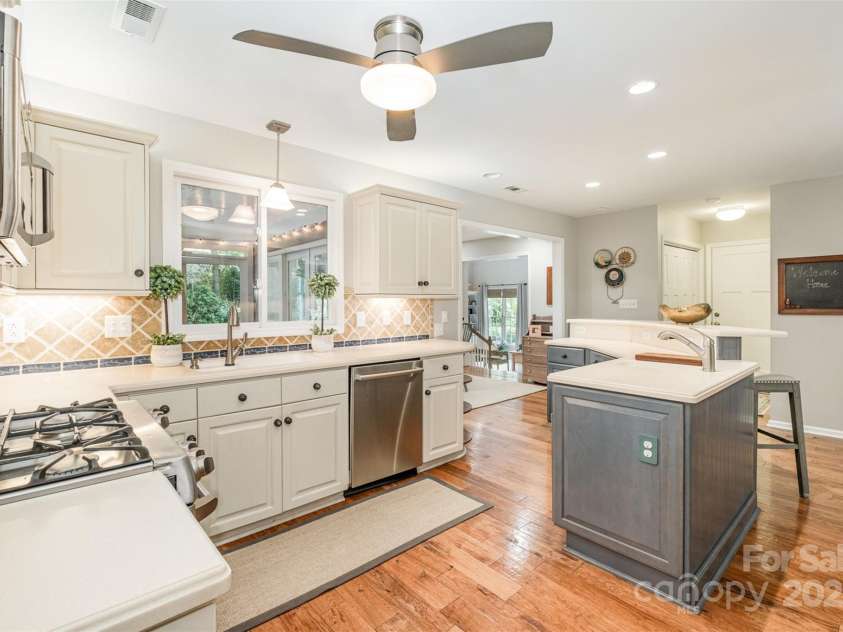 8700 Thornbury Lane, Huntersville, NC 28078.  MLS# CAR4259824, YatesRealty ID 14949. 