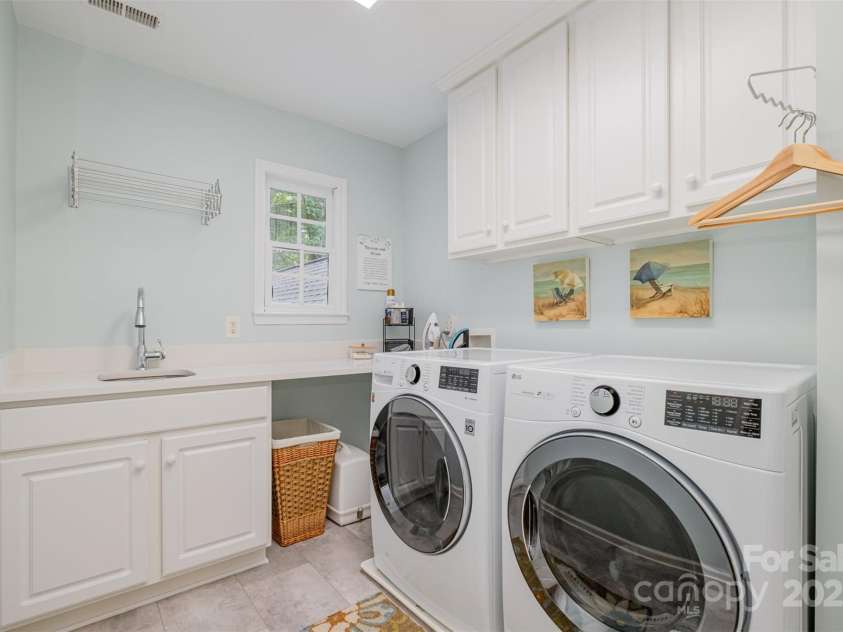 8700 Thornbury Lane, Huntersville, NC 28078.  MLS# CAR4259824, YatesRealty ID 14949. 