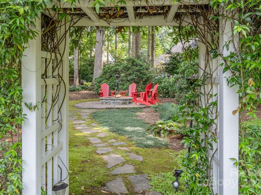 8700 Thornbury Lane, Huntersville, NC 28078.  MLS# CAR4259824, YatesRealty ID 14949. 