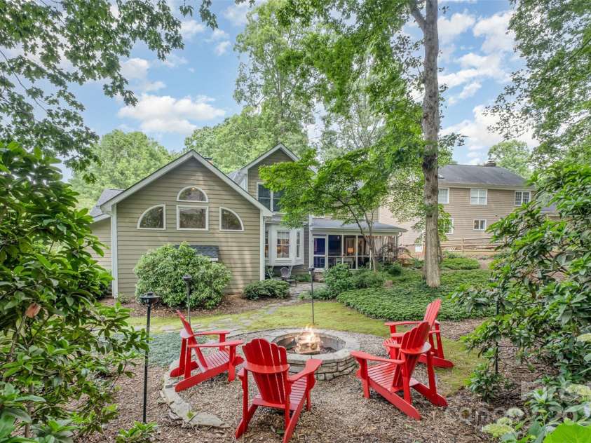 8700 Thornbury Lane, Huntersville, NC 28078.  MLS# CAR4259824, YatesRealty ID 14949. 