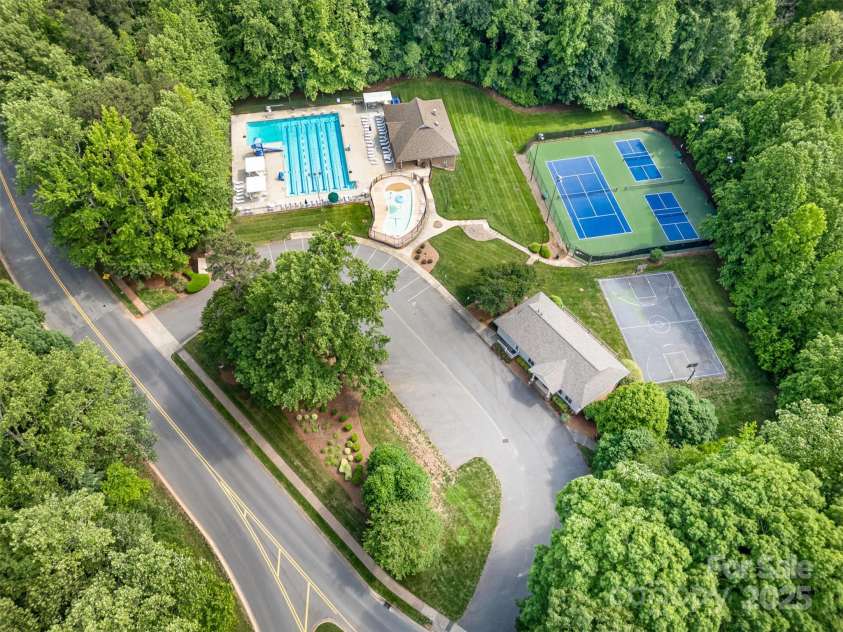 8700 Thornbury Lane, Huntersville, NC 28078.  MLS# CAR4259824, YatesRealty ID 14949. 