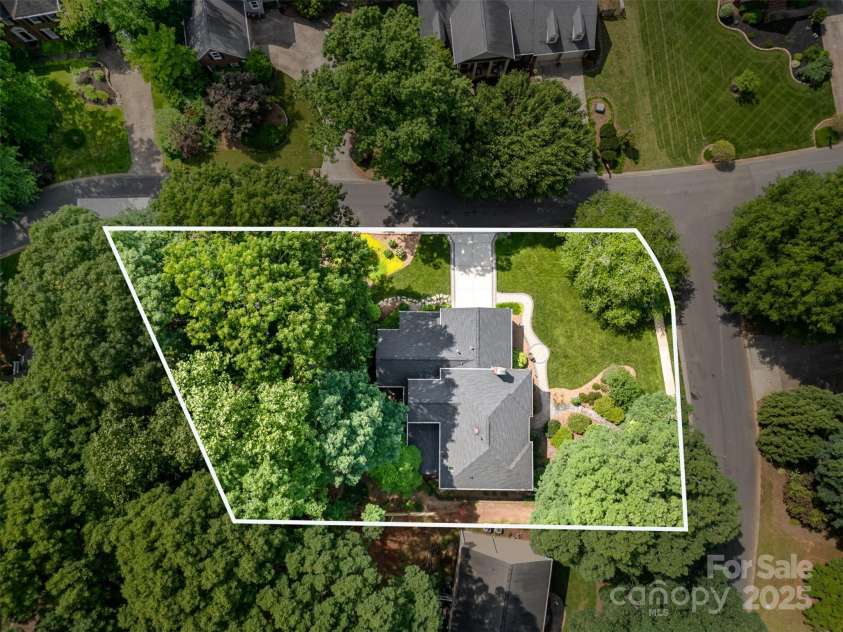 8700 Thornbury Lane, Huntersville, NC 28078.  MLS# CAR4259824, YatesRealty ID 14949. 