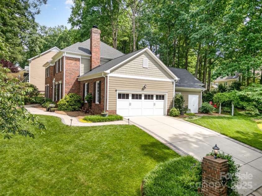 8700 Thornbury Lane, Huntersville, NC 28078.  MLS# CAR4259824, YatesRealty ID 14949. 