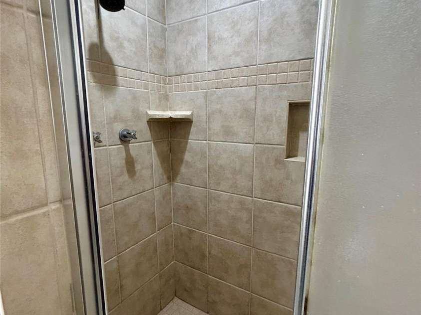 5734 Brookhaven Road, Charlotte, NC 28210.  MLS# CAR4260857, YatesRealty ID 14952. Primary Full Bath