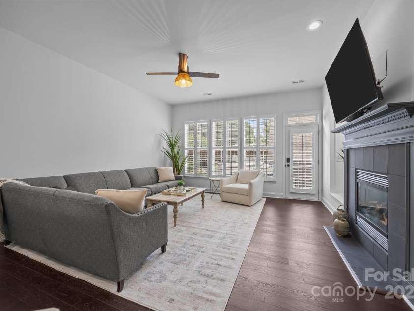15913 Trenton Place Road, Huntersville, NC 28078.  MLS# CAR4259795, YatesRealty ID 14953. Tall 10' ceilings throughout